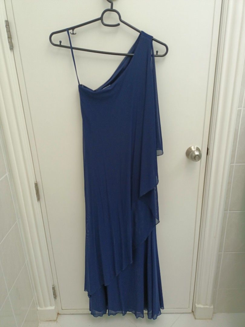 CIGNAL One-Shoulder Ruched Maxi Dress (Category: Dresses) located in Pasig City. Submitted by leaves21 (Listing ID 1445957254, Image 2). Description: - Brand: CIGNAL - fits sizes Small-Medium - Beautiful navy blue one-shoulder dress - stretchy fabric - Elegant ruching detail on the side - Fabric with a lovely drape at the back - Perfect for formal events or a night out - Invisible Side zipper closure - Floor-length hemline - with built-in padded 
