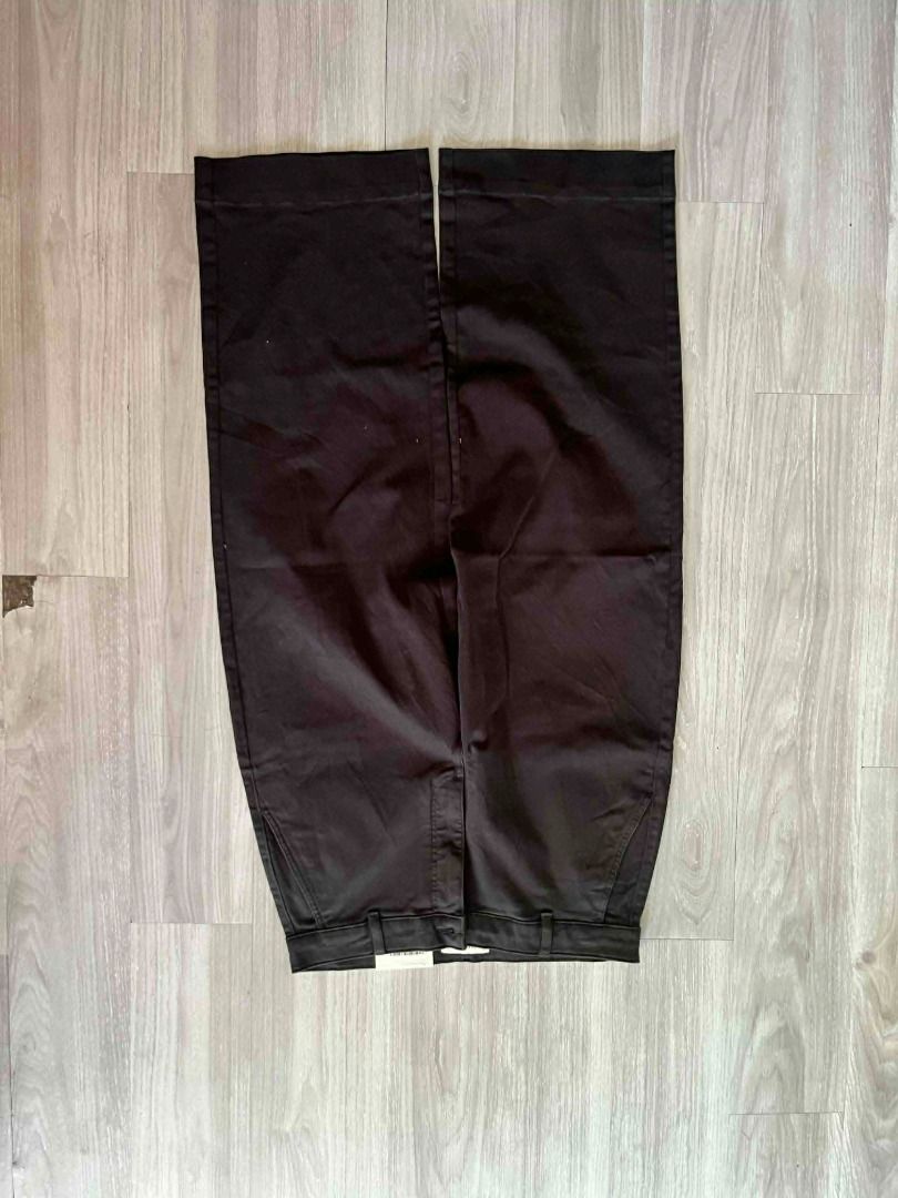 Classy Black Wide-Leg Trousers (Category: Trousers) located in Caloocan City. Submitted by archive404 (Listing ID 1445821592, Image 2). Description: Classy Black Wide-Leg Trousers w - 34 t - 12 l - 39.5 h - 11 🏷️ 299 + SF 📸 Photos may vary due to lighting ♻️ Please manage expectations — all items are thrifted/preloved 📍 Camarin, Caloocan City 💸 MOP: GCash / Cash 🚚 Shipping via J&T Express 🤝 Meetup sa malalapit na areas 📩 DM for inquiries /