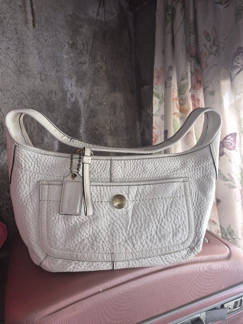 Coach ergo Leather Hobo Bag (Category: Luxury Bags & Wallets) located in Makati City. Submitted by crisfb (Listing ID 1445819607, Image 1). Description: Clean in and out. what you see is what you get. sign of used only. no flaws. .