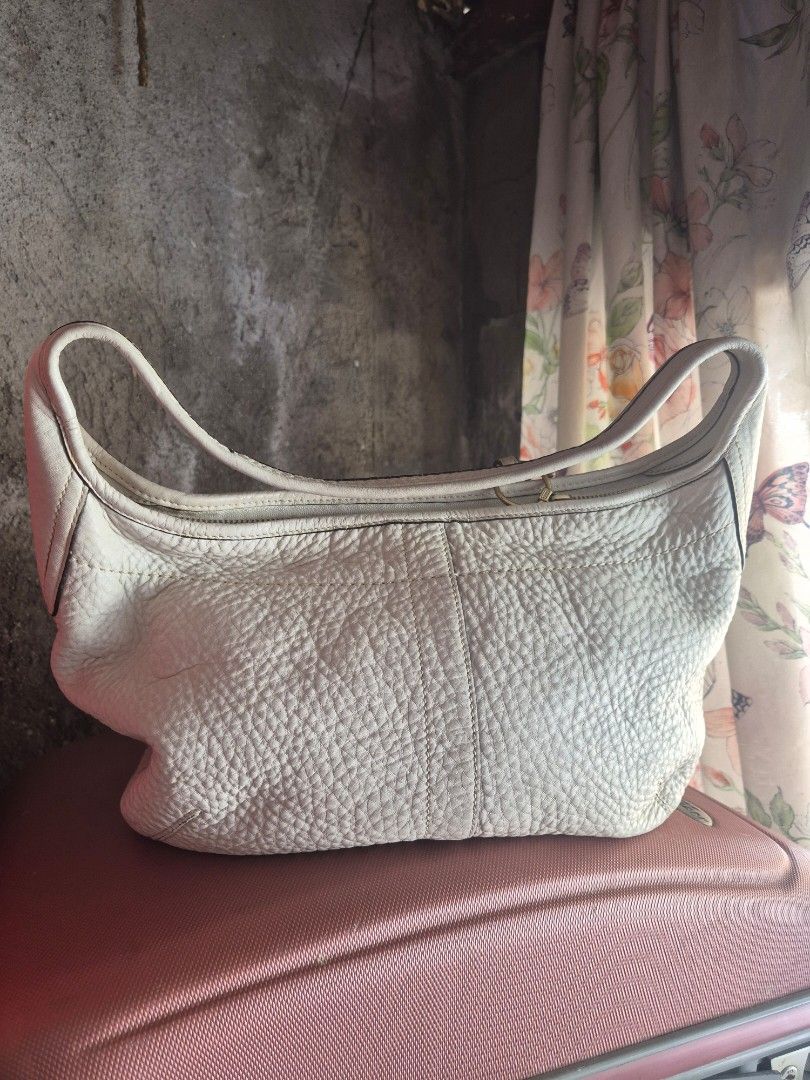 Coach ergo Leather Hobo Bag (Category: Luxury Bags & Wallets) located in Makati City. Submitted by crisfb (Listing ID 1445819607, Image 2). Description: Clean in and out. what you see is what you get. sign of used only. no flaws. .