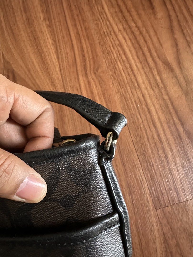 Coach Signature Monogram Crossbody Bag (Category: Luxury Bags & Wallets) located in Pasig City. Submitted by byeloved (Listing ID 1445865695, Image 3). Description: - Classic Coach crossbody bag - Signature brown and black monogram pattern - Genuine leather trim and strap - Secure zipper closure - Convenient small exterior pocketi - Ideal for everyday use - Features attached Coach leather tag.