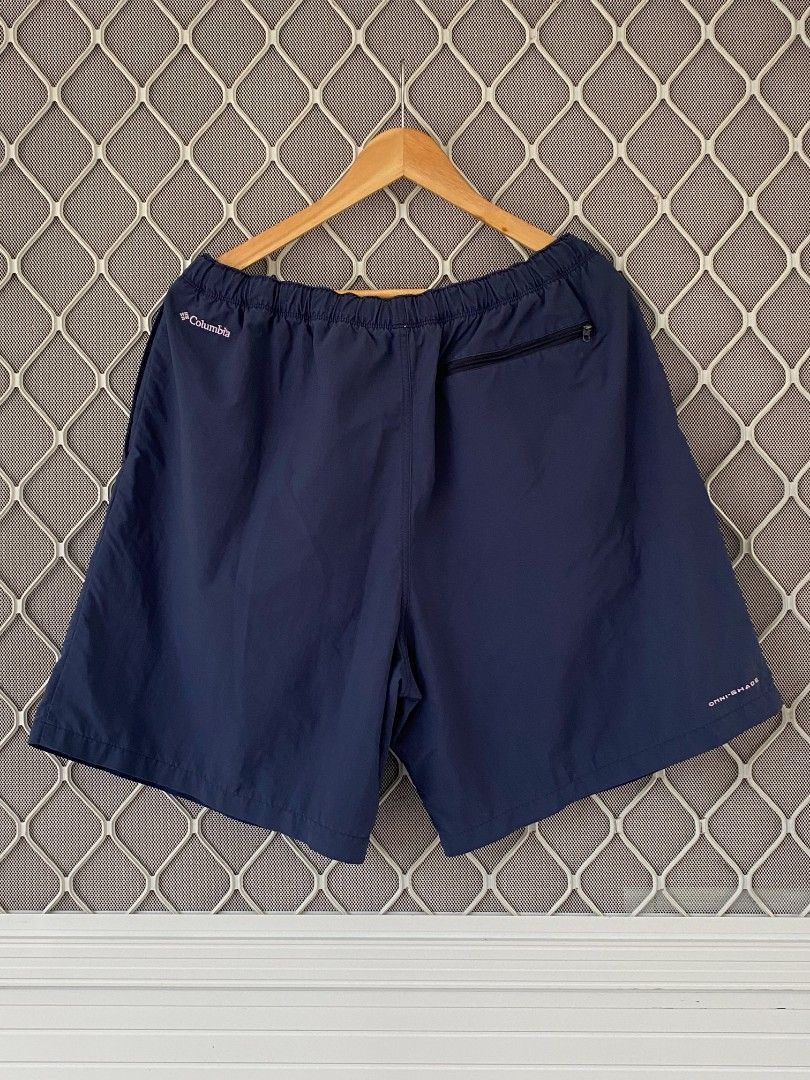 Columbia Nylon Short (Category: Shorts) located in General Natividad. Submitted by jaygo02 (Listing ID 1445813478, Image 2). Description: fits L-2XL 32-45 waistline Length: 18.5 Color rate: 9/10 Issue/s: Minimal color transfer on lettering (check the last picture) 📍Nueva Ecija 📌washed 📌color may vary due to lighting 📌shipping via jnt express.