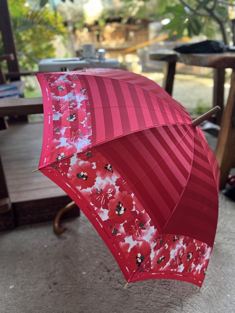 Cristian Dior Umbrella bf273 45a (Category: Umbrellas) located in Makati City. Submitted by ehloysah (Listing ID 1445914629, Image 1). Description: .