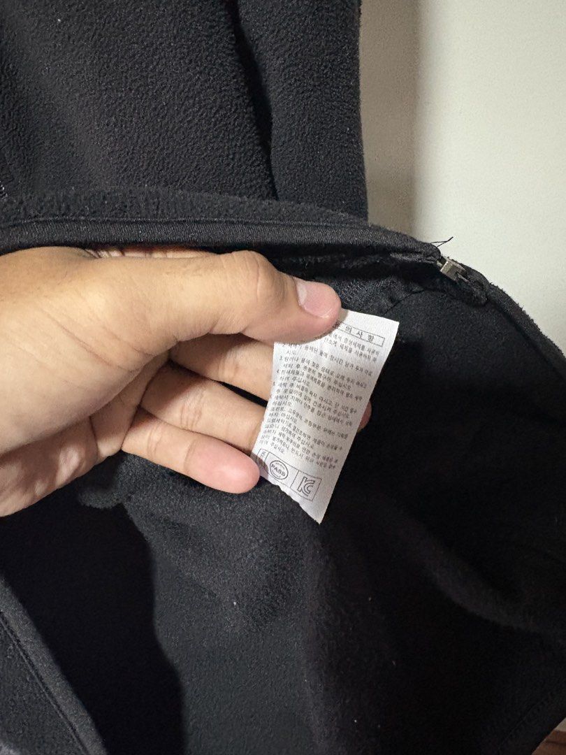 Dickies jacket (Category: Coats, Jackets and Outerwear) located in Manila. Submitted by fundadorjr59659 (Listing ID 1445879519, Image 3). Description: Dickies fleece jacket (black) Color rate: 10/10 Dimes: 18x25 Small on tag As new condition 399 + sf !l.
