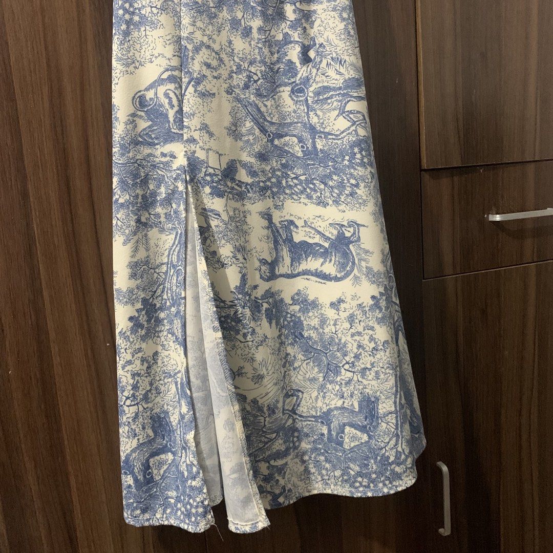 elephant fitted adjustable dress light blue (Category: Dresses) located in Manila. Submitted by hersheysdeclutterz (Listing ID 1445960385, Image 3). Description: small to semi med waistline: 22-27 (adjustable) my size is 25 & 5’2 for reference open for meet ups!.