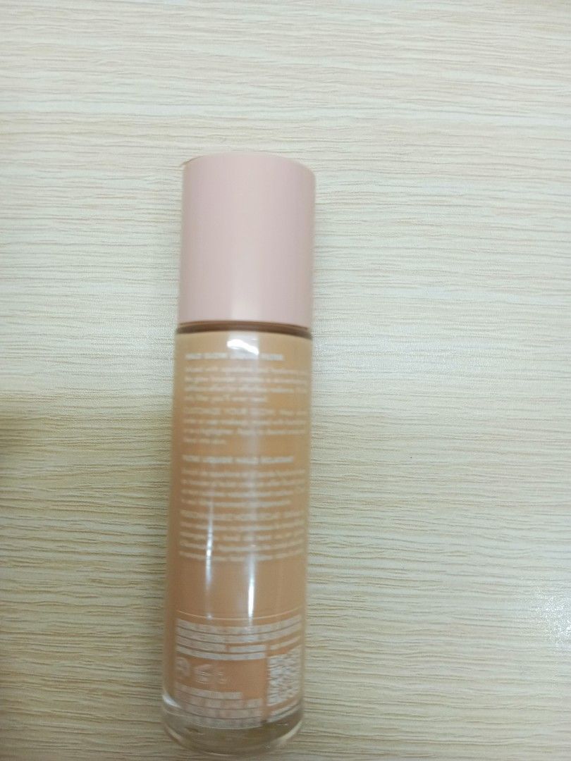 ELF Halo Glow Liquid Filter Complexion Booster (Category: Makeup) located in San Juan City. Submitted by rctdeclutter_ (Listing ID 1445900664, Image 2). Description: - multi-purpose liquid glow booster that gives your complexion a soft-focus social filter effect irl - shade 1 fair - swatched once - rfs: too dark for me.