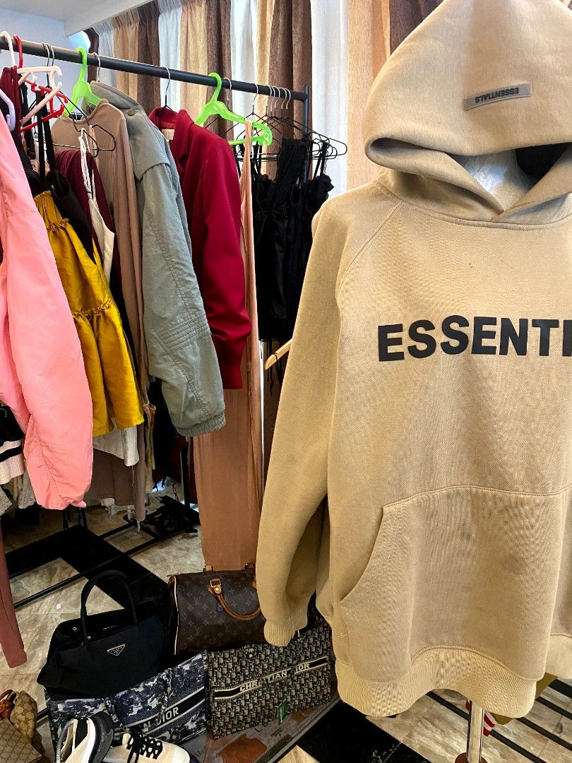Essentials (Category: Coats, Jackets and Outerwear) located in Manila. Submitted by mr.solditall (Listing ID 1445818304, Image 3). Description: Size L fit to XL.
