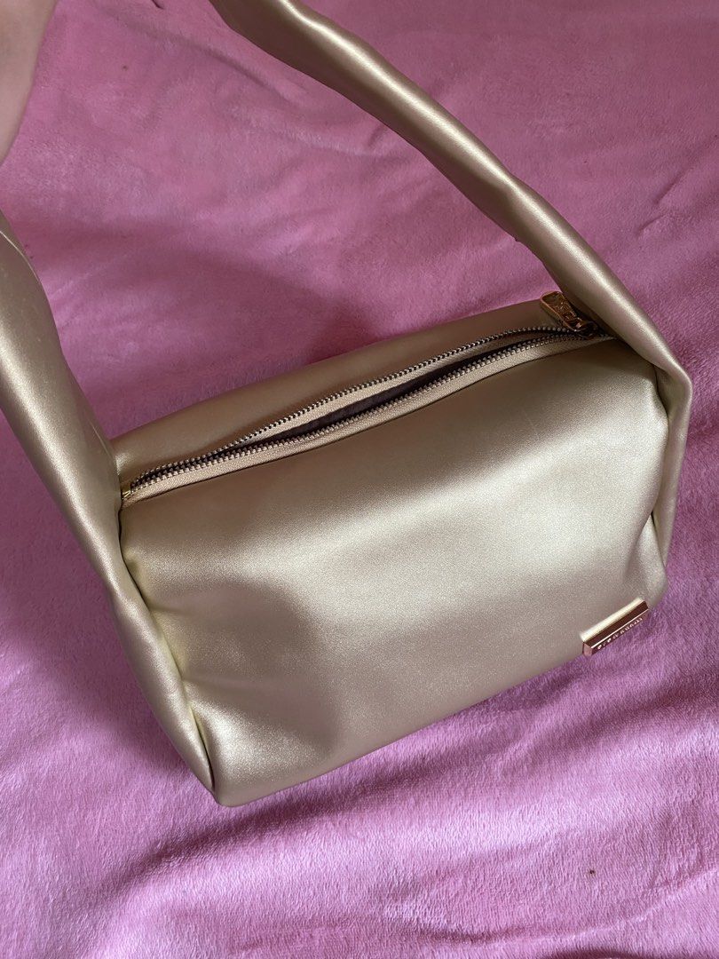‼️RUSH SALE ‼️ EVE & ADAM LOAF GOLD BAG (Category: Purses & Pouches) located in Caloocan City. Submitted by larasdecluttering (Listing ID 1445948721, Image 2). Description: .