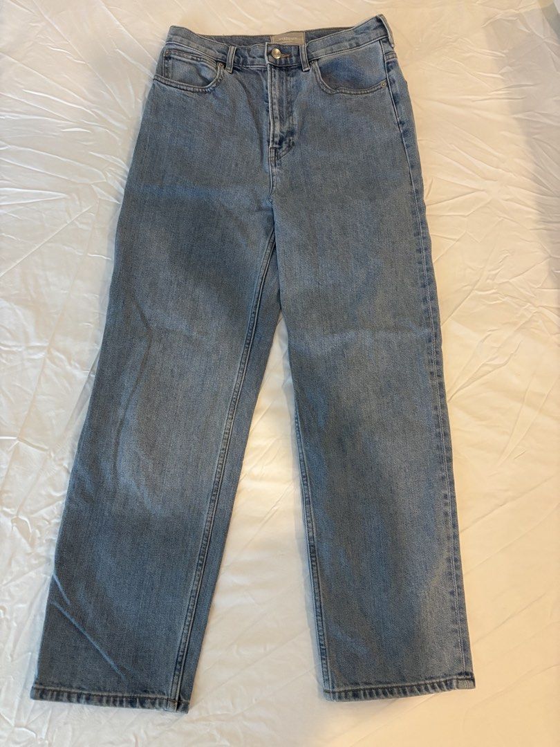Everlane The Way High Jean, Light Indigo (Category: Jeans) located in Makati City. Submitted by geministyle (Listing ID 1445857931, Image 2). Description: - Brand: Everlane - Style: The Way High Jean - Color: Light Indigo - Size: 28 - Inseam: 27.5” - Material: 98% Organic Cotton, 2% Elastane. Comfort stretch - Fit: High Rise, Straight Leg. Suits people with longer torsos - Features: Comfortable, versatile staple piece - Condition: Worn only a few