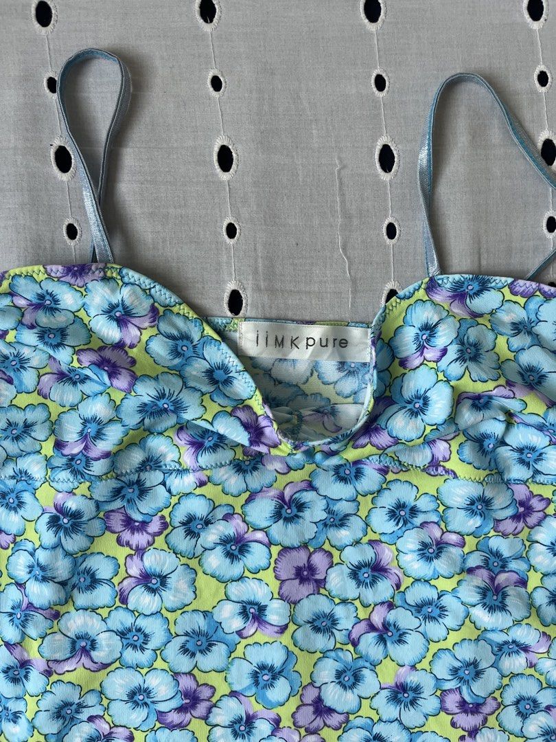 Floral Print Cami Top sleeveless (Category: Sleeveless) located in Cavite. Submitted by yanni_ci (Listing ID 1445824251, Image 2). Description: - Adorable floral print cami top - Light blue and purple flowers on a lime green background - Features a cute lettuce hem detail - Adjustable spaghetti straps for a perfect fit - Estimated size: Small (stretch up to large) - Ideal for creating stylish summer outfits.