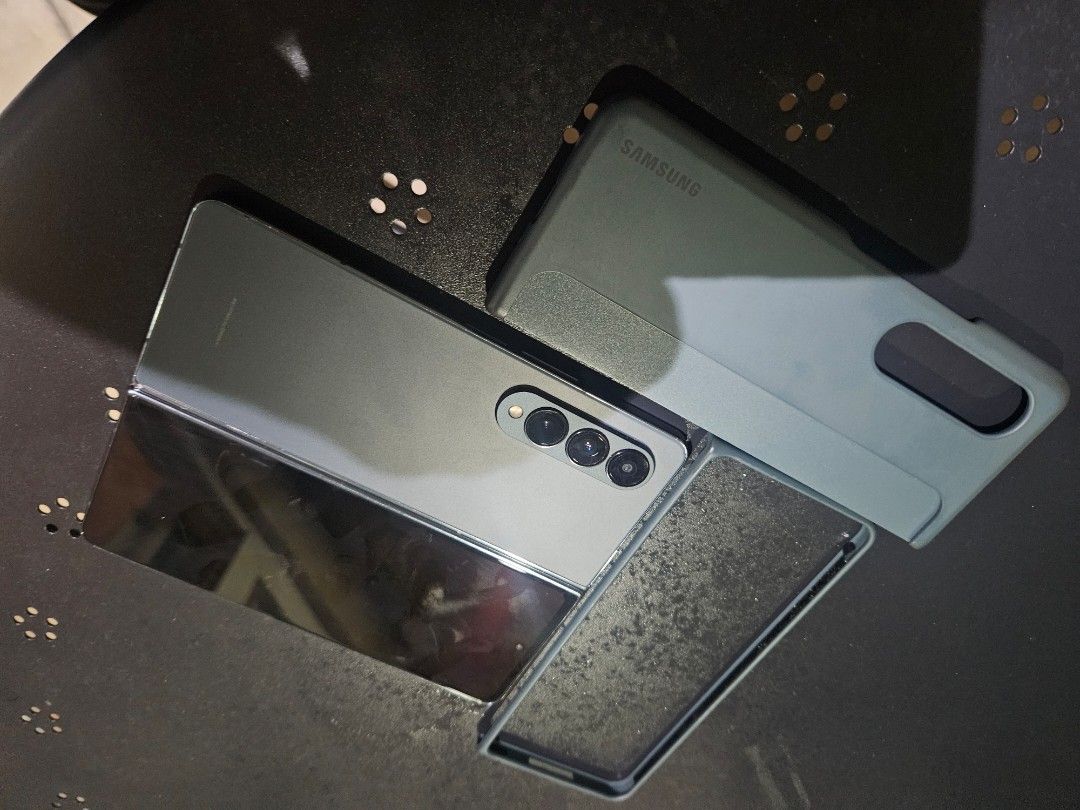 Fold 4 256gb (Category: Samsung) located in Mandaluyong City. Submitted by light36 (Listing ID 1445925334, Image 1). Description: 98 % smooth no issues lp na yan pag di kaya sa geenhills na kau bumili,dont waste ur time.messageng me ok rfs i have iphone 16.