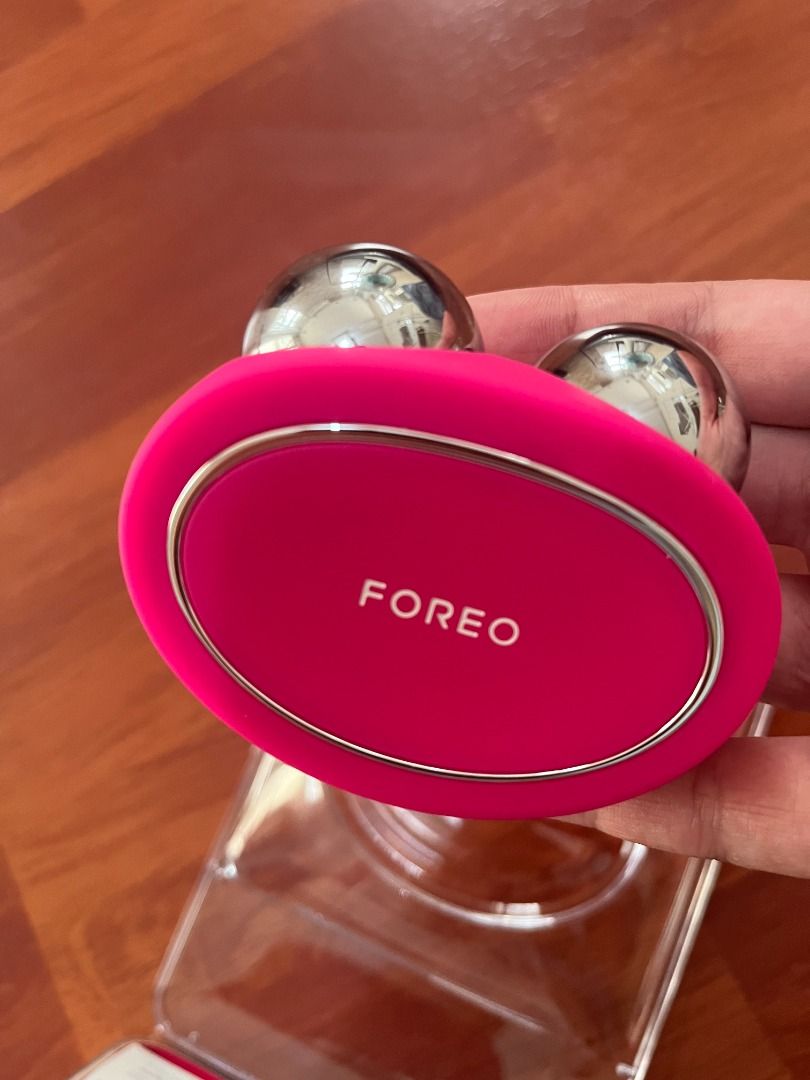 FOREO BEAR Smart Microcurrent Facial Toning Device (Category: Face Care) located in San Fernando. Submitted by kayr_ (Listing ID 1442787445, Image 2). Description: - FOREO BEAR smart microcurrent facial toning device - Lifts and tones skin for a firmer, more youthful appearance - "None of the pain, all of the gain" - effective results without discomfort - Ideal for at-home skincare routines - Includes original clear protective case -Helps to slim