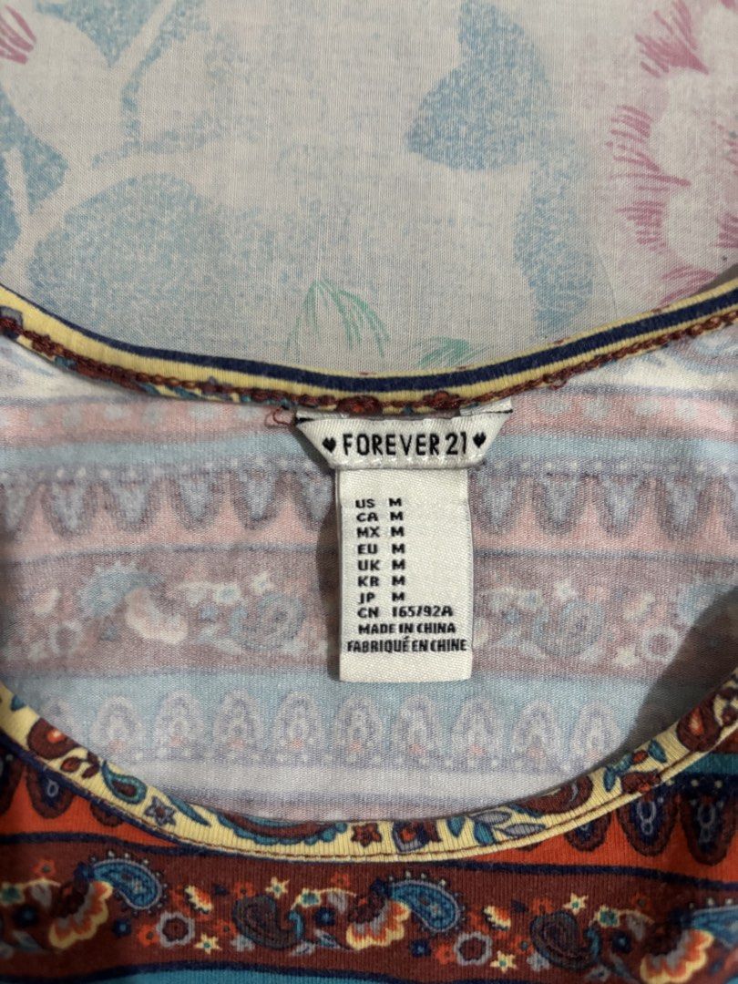 forever 21 paisley crop top (Category: Blouses) located in Paranaque City. Submitted by backburnt (Listing ID 1445823707, Image 2). Description: - can fit s-m - dm for questions.