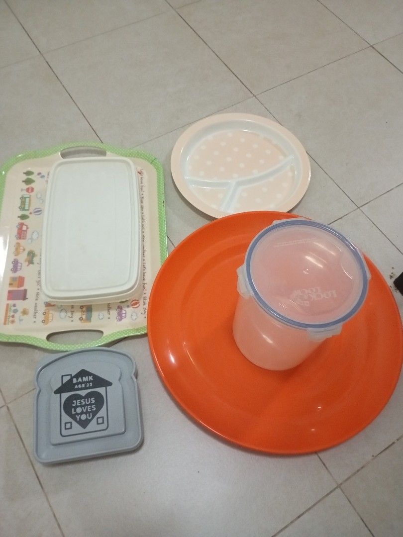 Free Tupperware, plate,tray and container492407201255936000