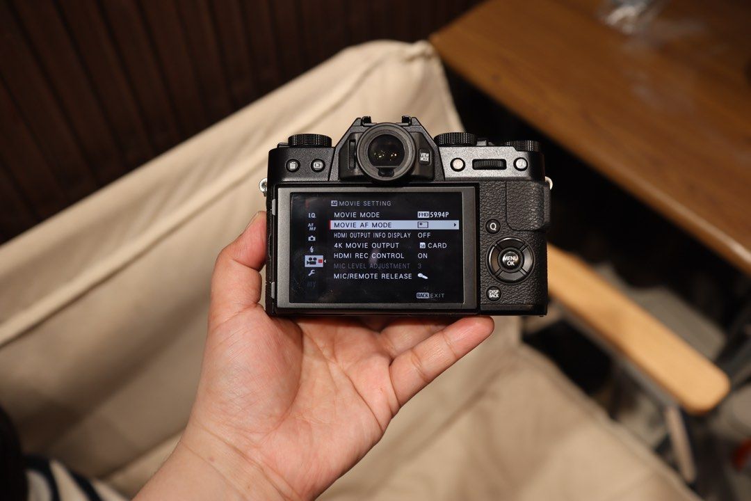 Fujifilm X-T20 body (Category: Cameras) located in Manila. Submitted by jaimeeloutan (Listing ID 1445920953, Image 3). Description: for sale! Fujifilm X-T20 Body Mirrorless 32,490 💰32,490 only fixed price posted Good condition No issue. minor sign of usage still presentable Shutter count iba iba lumalabas sa apps - Fujifilm X-T20 with 16-50 le s 24.3MP APS-C mirrorless X-Trans CMOS III sensor, X-Processor Pro, and 4K video recording tilting wifi