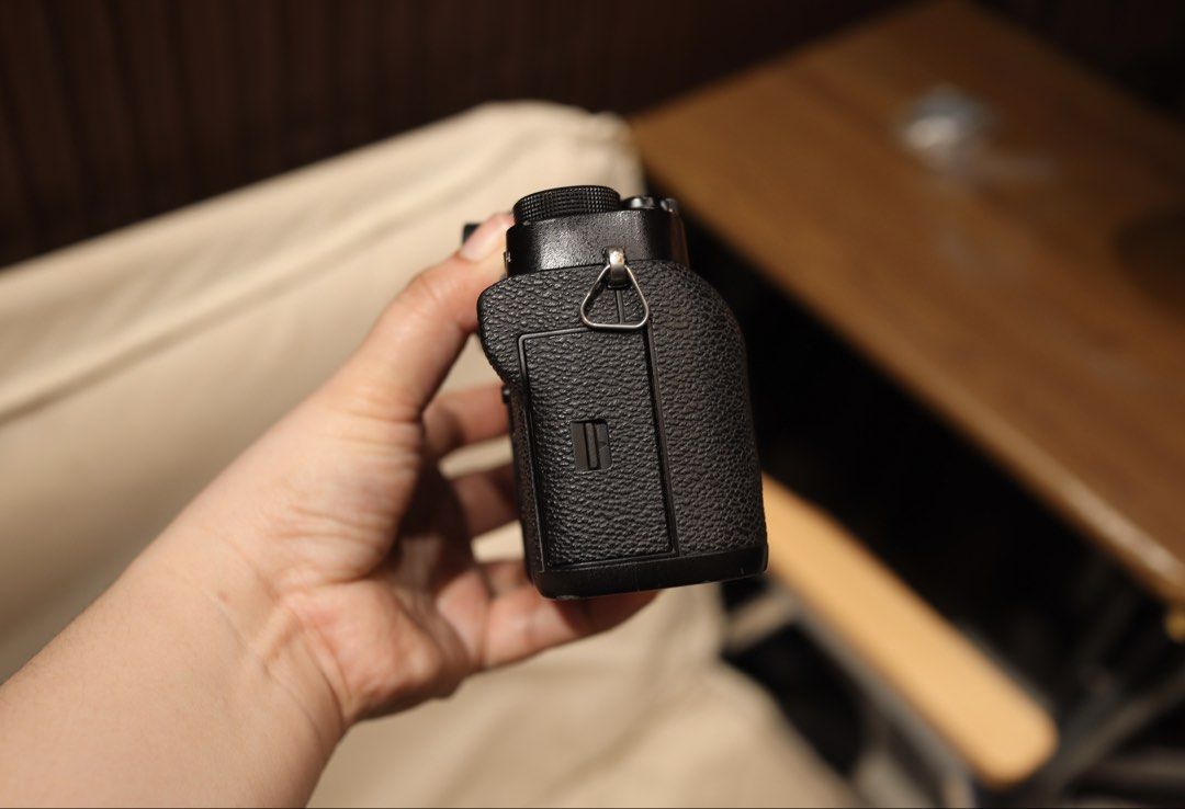 Fujifilm X-T2 body (Category: Cameras) located in Manila. Submitted by jaimeeloutan (Listing ID 1445920108, Image 2). Description: for sale! Fujifilm X-T2 Mirrorless body Black Noir 33,490 💰33,490 only fixed price posted Good condition No issue. Shutter count lessthan 500 clicks palang minor sign of usage but still presentable sa video lang nagamit. - The Fujifilm X-T2 Mirrorless Body 24MP X-Trans CMOS III 4K UHD at up to 30p and 1080p up to 60p
