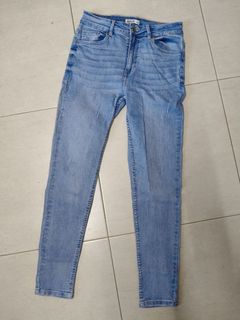 (Category: ) located in . Submitted by jodsxcloset (Listing ID 1445967275, Image 1). Description: .