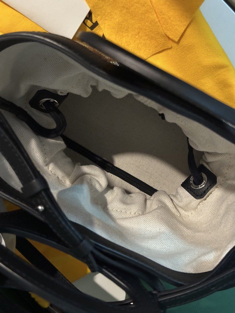 Goyard Beluga Mini Black (Category: Luxury Bags & Wallets) located in Quezon City. Submitted by alimo13 (Listing ID 1445870481, Image 3). Description: Goyard Beluga Mini Bag Color: Black Authentic, like new. With box, paperbag and dustbag. Message me for more pics!.