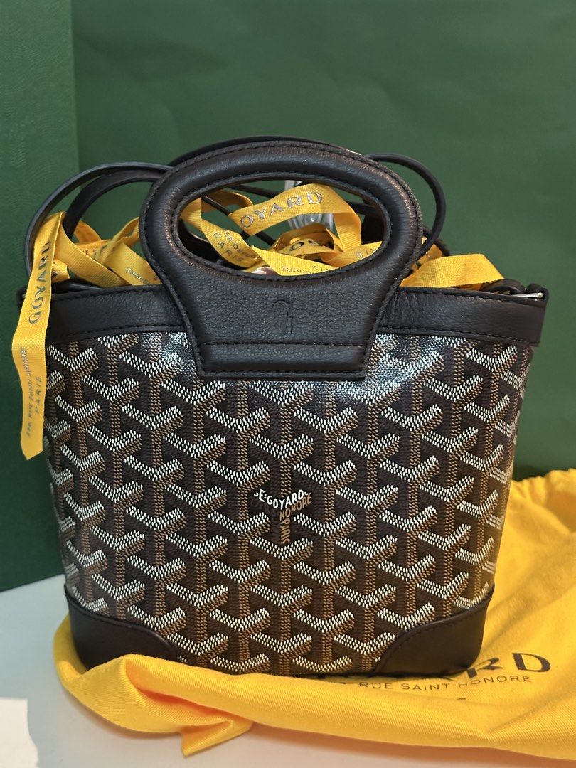 Goyard Beluga Mini Black (Category: Luxury Bags & Wallets) located in Quezon City. Submitted by alimo13 (Listing ID 1445870481, Image 2). Description: Goyard Beluga Mini Bag Color: Black Authentic, like new. With box, paperbag and dustbag. Message me for more pics!.