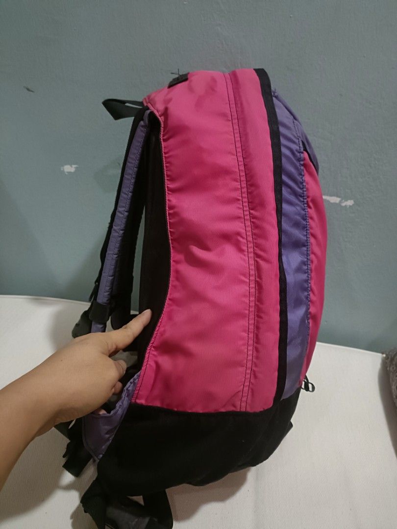 Gregory Backpack (Category: Backpacks) located in Sungai Petani. Submitted by littlehouse15 (Listing ID 1445965260, Image 3). Description: Original Gregory Backpack Made in USA ❎ Koyak, ❎ Pinhole Sedikit kesan pudar pada bag tapi tidak ketara Condition 7.5/10 Postage +7/15.