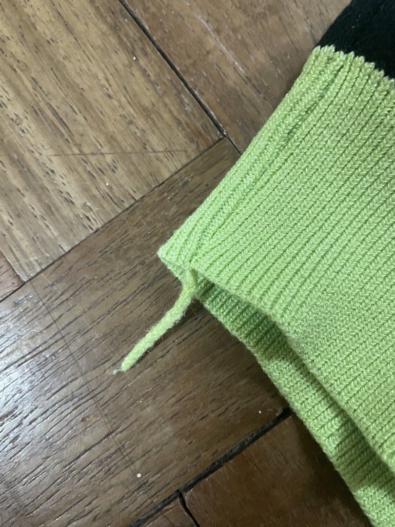gtw urban cropped cardigan (Category: Coats, Jackets and Outerwear) located in Manila. Submitted by ennescart (Listing ID 1445851236, Image 2). Description: - 9/10 condition - quite thick.