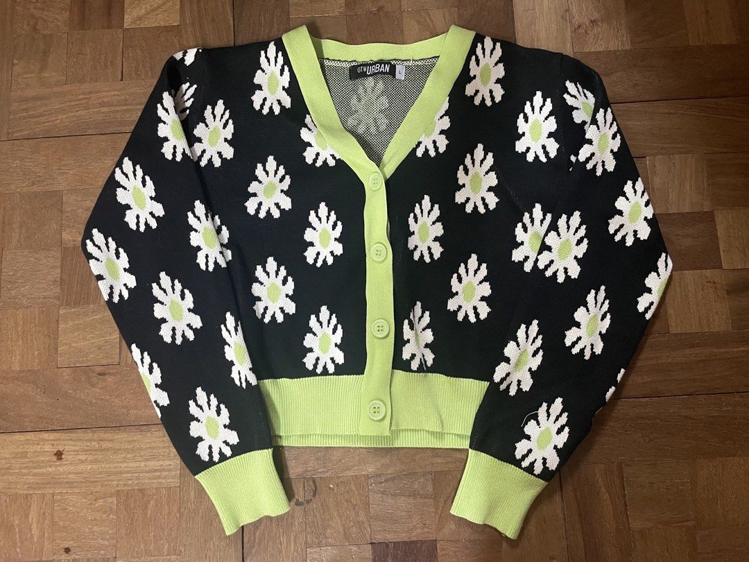 gtw urban cropped cardigan (Category: Coats, Jackets and Outerwear) located in Manila. Submitted by ennescart (Listing ID 1445851236, Image 1). Description: - 9/10 condition - quite thick.