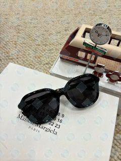 (Category: ) located in . Submitted by lens-frame-sg (Listing ID 1445881186, Image 1). Description: .