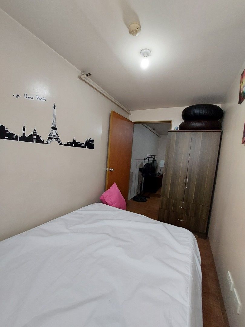 #Hamptongardens 2BEDROOM #FORRENT #PASIG (Category: Apartments & Condos) located in Pasig City. Submitted by jovelyn.daniel (Listing ID 1445799404, Image 3). Description: #Hamptongardens for rent located at 100 c raymundo barangay maybunga pasig. 2bedroom with BALCONY long term only minimum of 1year contract NO PETS ALLOWED terms 20,000 inclusive of condo dues 1month advance 2months security deposit cash 11 post dated checks Nearby #Tiendesitas #