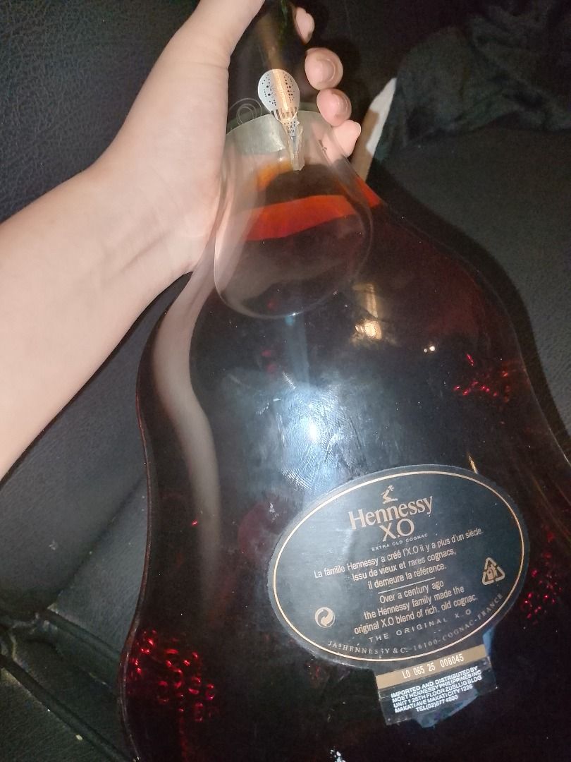 Hennessy XO 3L Jeroboam (Category: Beverages) located in Caloocan City. Submitted by vastpenguin_16e051 (Listing ID 1445926074, Image 3). Description: (No box)( gifted by close friend) Price can be negotiate once meet up The original Extra-Old Cognac, first bottled in 1870 by Maurice Hennessy for family and friends. Darker and much more complex than the VSOP, with appealing leather and tobacco notes and a touch of spice, a great cigar Cognac. A b