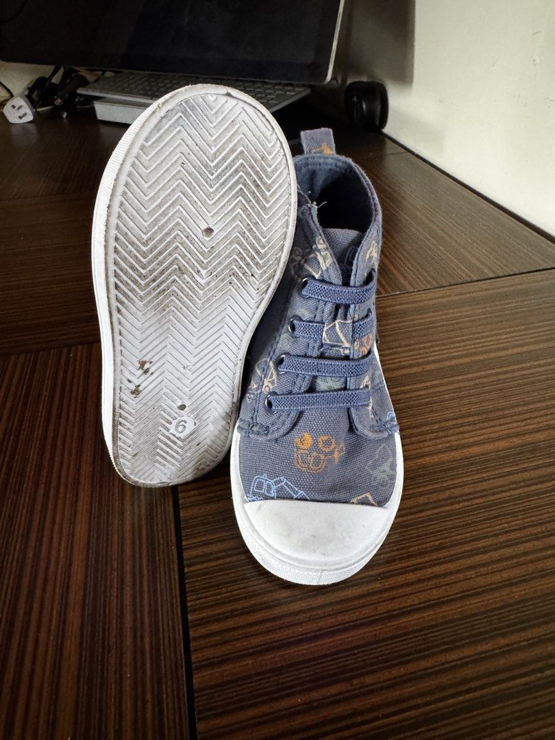 High Cut Shoes (Anko Australia) (Category: Babies & Kids Fashion) located in Pasig City. Submitted by cesstoh (Listing ID 1445870380, Image 2). Description: 2-3x lang nagamit Fit to slim fit toddler. Around 1-2yrs old Size 6 (eu23,UK5,US7) COD thru lalamove/grab Courier: J&T.