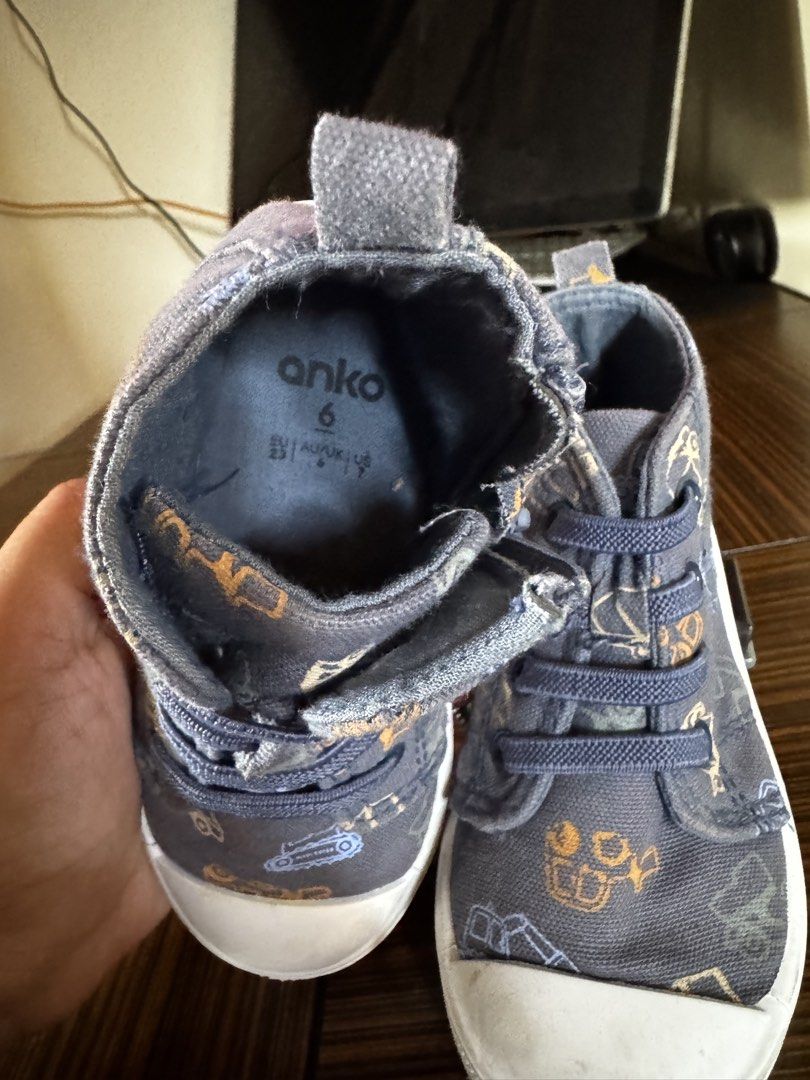 High Cut Shoes (Anko Australia) (Category: Babies & Kids Fashion) located in Pasig City. Submitted by cesstoh (Listing ID 1445870380, Image 3). Description: 2-3x lang nagamit Fit to slim fit toddler. Around 1-2yrs old Size 6 (eu23,UK5,US7) COD thru lalamove/grab Courier: J&T.
