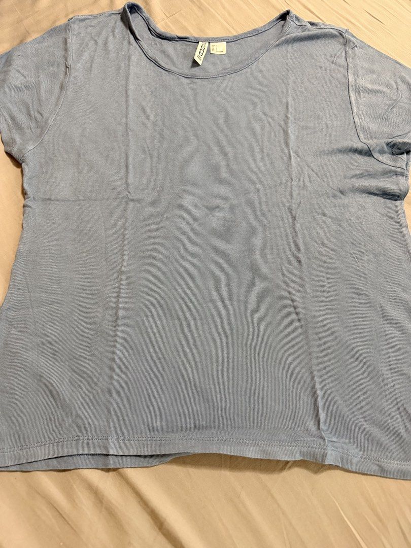 H&M basic blue top (Category: Others Tops) located in Quezon City. Submitted by bloompicks (Listing ID 1445891169, Image 2). Description: Used less than 5x no issues.