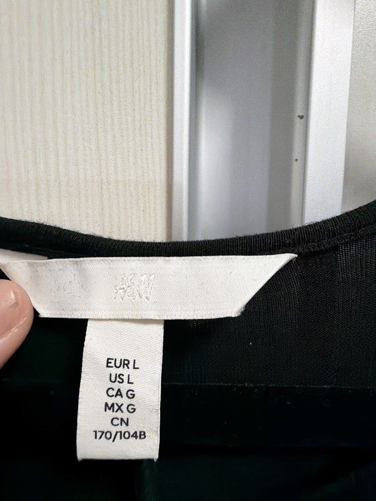 H&M black slim maxi dress (Category: Dresses) located in Quezon City. Submitted by bloompicks (Listing ID 1445862744, Image 3). Description: Used once only. Like new. No issues L: 55 W:22.5 material is a bit stretchy.