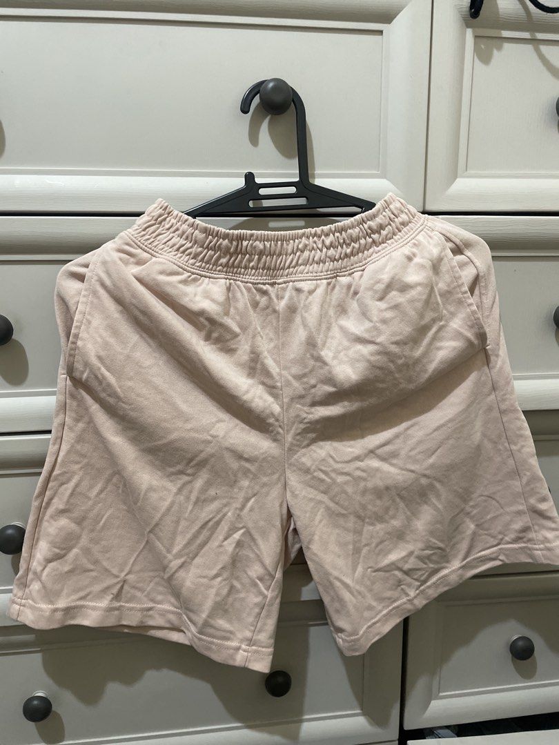 H&M Pink Elastic Waist Shorts (Category: Shorts) located in Makati City. Submitted by thingsoncelovedph (Listing ID 1445948643, Image 1). Description: - Comfy pink shorts from H&M - Elastic waistband for a relaxed fit - Ideal for lounging or casual outings - Easy to pair with various tops - Made with soft fabric for ultimate comfort.