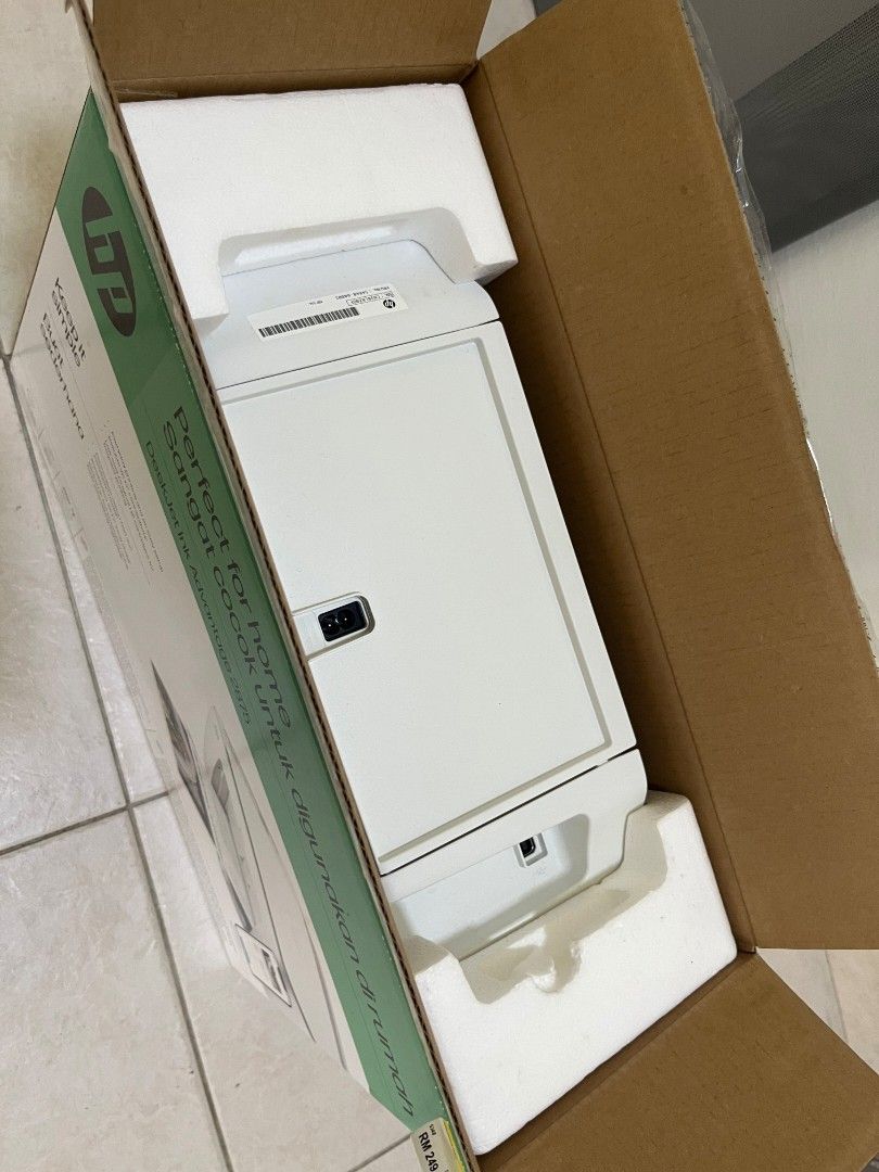 HP Printer (Category: Printers, Scanners & Copiers) located in Kuala Lumpur. Submitted by livefish.936ec9 (Listing ID 1445973989, Image 2). Description: - HP DeskJet Ink Advantage 2675 All-in-One Printer - Connectivity: WiFi and Apple AirPrint support - With original box.