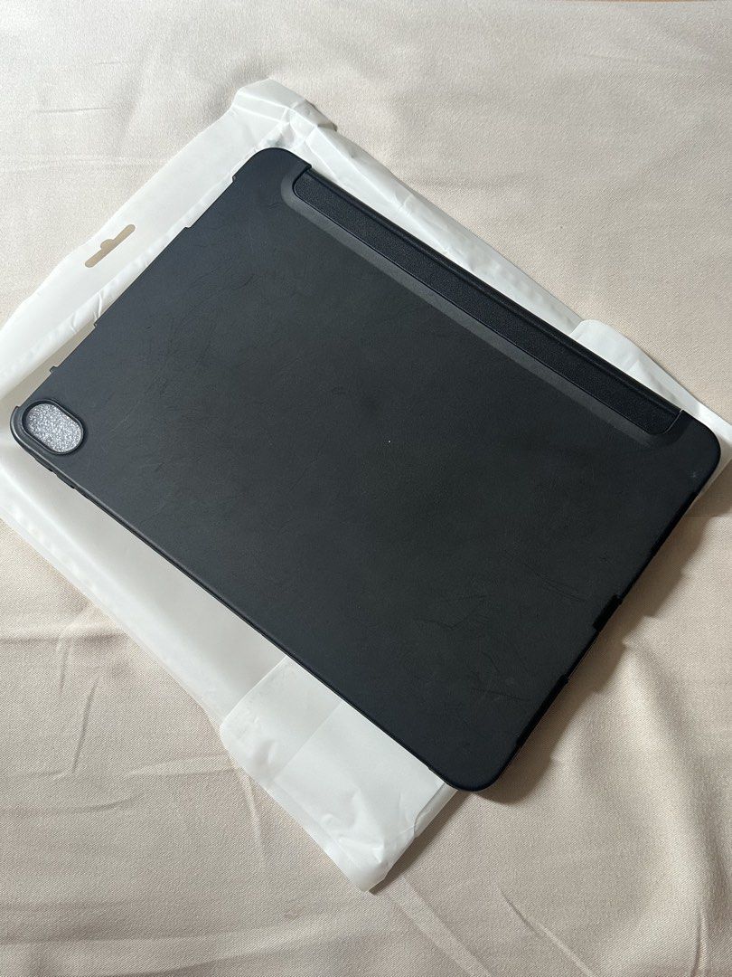 iPad Air 4th Gen Case (Category: Cases & Sleeves) located in Manila. Submitted by kaimonoday (Listing ID 1445844125, Image 3). Description: Black Faux Leather iPad Air 4th Gen Case ♻️🌎 RFS: Decluttering 🌎♻️.