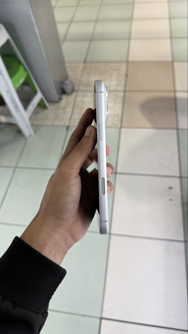iPhone 17 Pro Max Smart Locked 256gb 100% batt 0 cycle count with same serial box (Category: iPhone 17 Series) located in Manila. Submitted by carimgadgets (Listing ID 1445815581, Image 2). Description: .