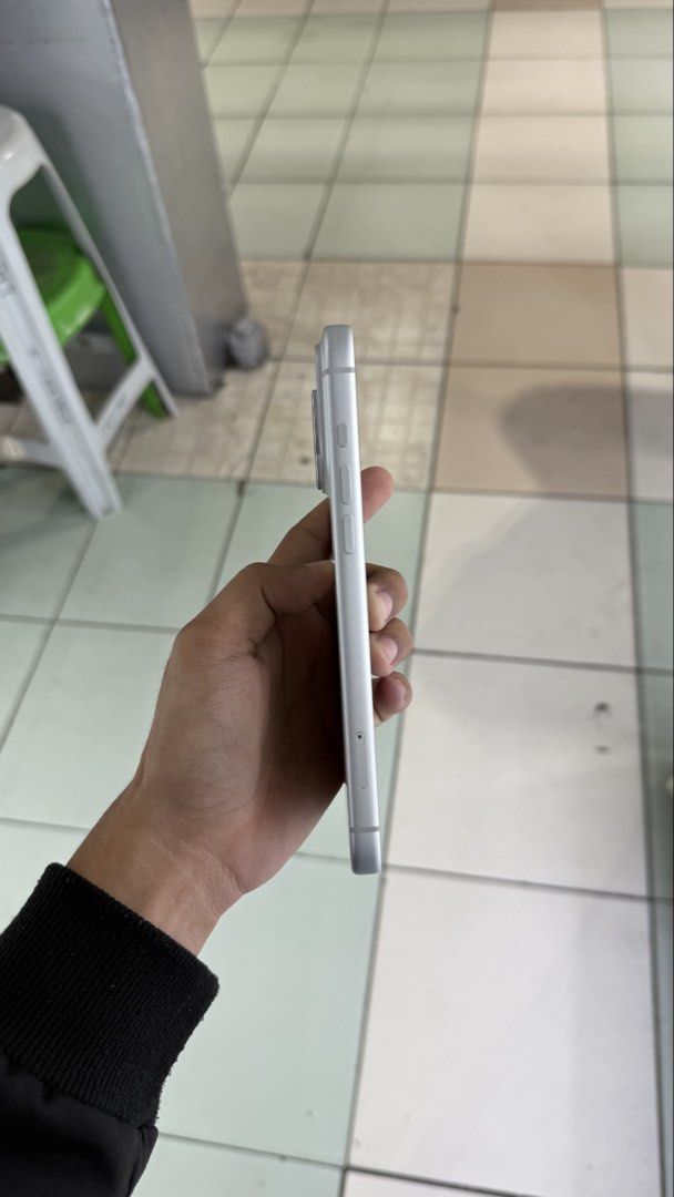 iPhone 17 Pro Max Smart Locked 256gb 100% batt 0 cycle count with same serial box (Category: iPhone 17 Series) located in Manila. Submitted by carimgadgets (Listing ID 1445815581, Image 3). Description: .