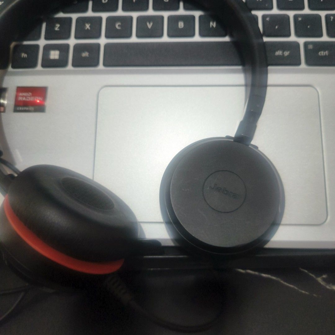 Jabra Evolve 20 SE MS Leather (Category: Headphones & Headsets) located in Taguig. Submitted by studio11ph (Listing ID 1445855232, Image 2). Description: Jabra Evolve 20 SE MS (Special Edition Leatherette) Microsoft Teams Certified Connects to Laptops and Android Devices. Stereo USB. Original Price 2,200 Bought last year. No issues. RFS: Hindi nagagamit. Test to sawa. Pick-up: Hagonoy, Taguig (Labdmark: Bestloan or Puregold Extra).