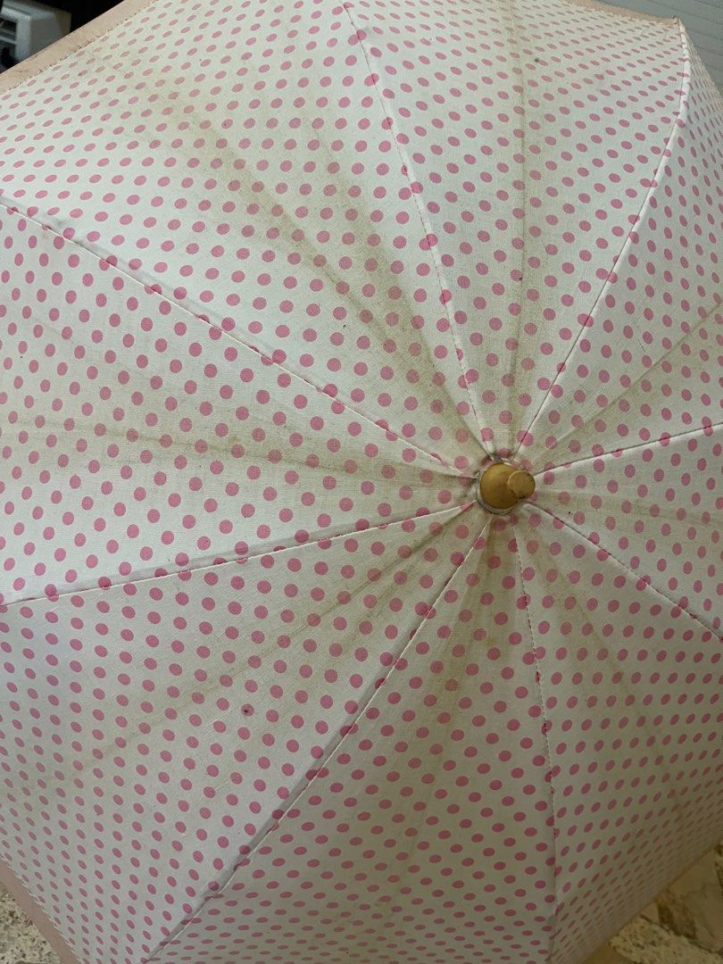 Japan sourced umbrella (Category: Umbrellas) located in San Fernando. Submitted by japansurpluselyu (Listing ID 1445909657, Image 2). Description: needs wash.