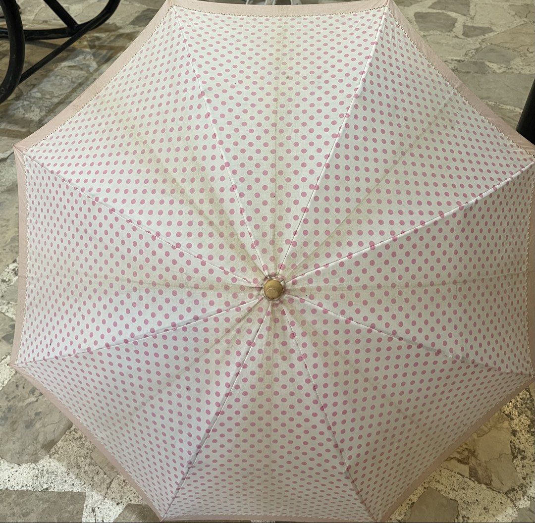 Japan sourced umbrella (Category: Umbrellas) located in San Fernando. Submitted by japansurpluselyu (Listing ID 1445909657, Image 1). Description: needs wash.