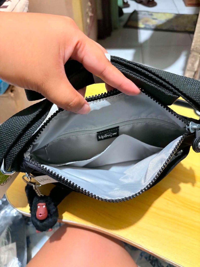 Kipling Sebastian Crossbody Bag Black Tonal (Category: Cross-body Bags) located in Makati City. Submitted by kwinlittleshop (Listing ID 1445821349, Image 2). Description: 𝐊𝐈𝐏𝐋𝐈𝐍𝐆 𝐁𝐋𝐀𝐂𝐊 𝐓𝐎𝐍𝐀𝐋 𝐒𝐄𝐁𝐀𝐒𝐓𝐈𝐀𝐍 𝐂𝐑𝐎𝐒𝐒𝐁𝐎𝐃𝐘 𝐁𝐀𝐆 • brandnew and with tag • original 💯 • adjustable strap • water resistant 💵mode of payment: GCash / BPI / GoTyme / MariBank 🚚delivery: COD via LBC with ₱250 downpayment COD via LALAMOVE 📍Bangka