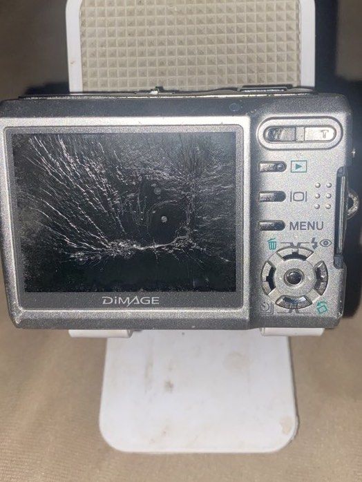 Konica Minolta Dimage X60 (Category: Cameras) located in Quezon City. Submitted by mystic_dionson (Listing ID 1445921566, Image 2). Description: - untested or for parts - i didn’t have time to buy a battery for it. pm for more info.