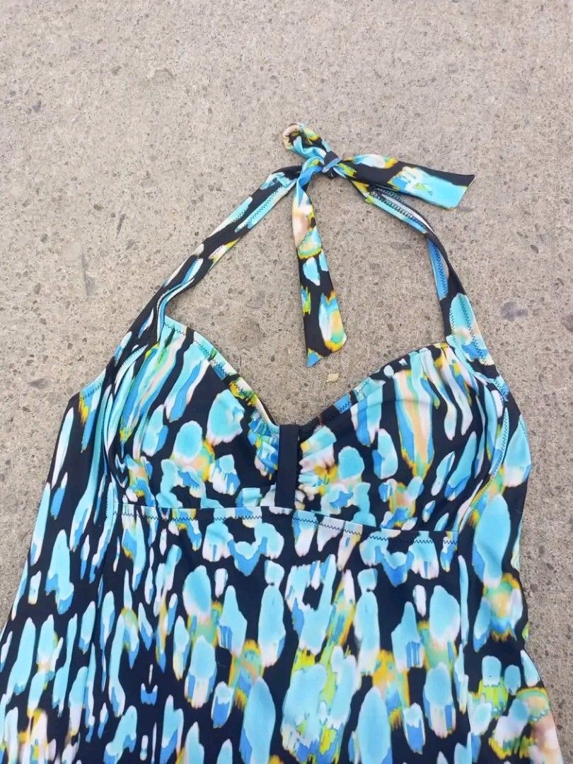 Lascana halter neck tankini top (Category: Bikinis & Swimsuits) located in Guiguinto. Submitted by selected_3rp (Listing ID 1445844050, Image 3). Description: Lascana halter neck tankini top features a black-based colorful abstract print. size small-medium no issue.