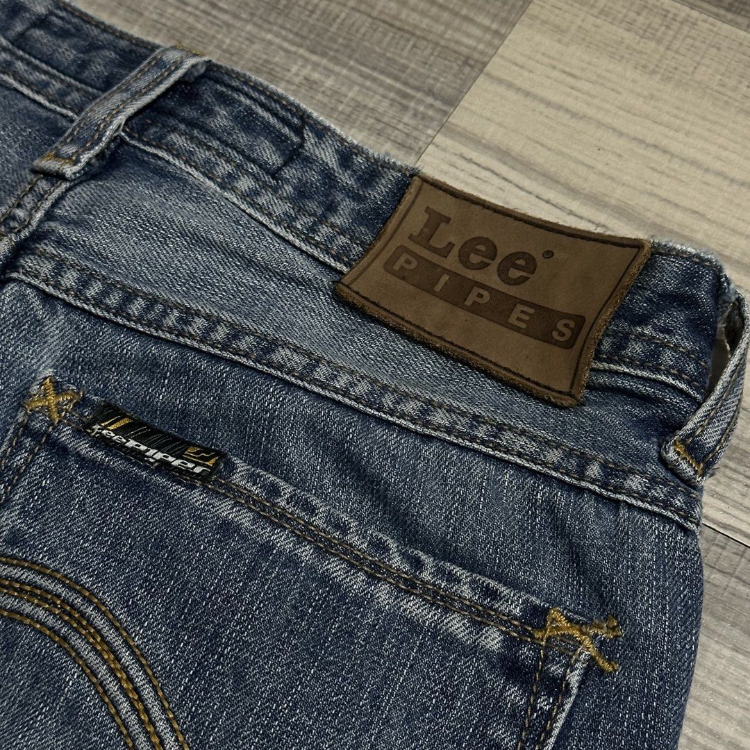 Lee Pipes Denim Shorts (Category: Shorts) located in Quezon City. Submitted by astroffside (Listing ID 1445895845, Image 2). Description: Lee Pipes Denim Shorts No issue | Excellent condition Women’s/Kid’s sizing Size 27 Width: 27 Length: 19 Leg Opening: 8 ₱650 only.