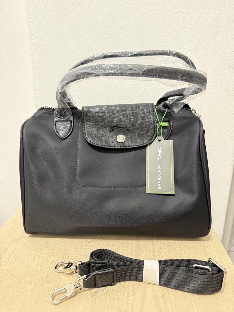 longchamp speedy bag (Category: Tote Bags) located in Ringlet. Submitted by yakoong (Listing ID 1445852481, Image 3). Description: promotion！ size：30x20x15cm nylon.