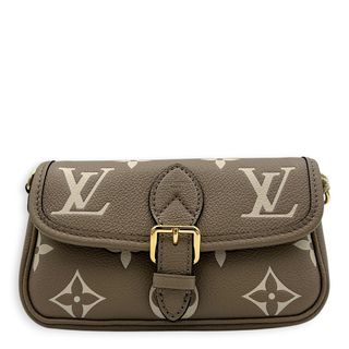 (Category: ) located in . Submitted by carousellluxury (Listing ID 1445879919, Image 1). Description: .