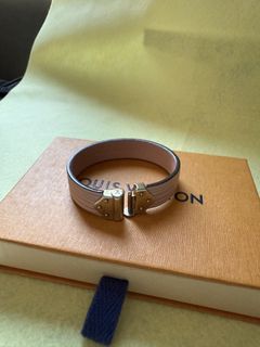 (Category: ) located in . Submitted by curated.by.cristine (Listing ID 1445852174, Image 1). Description: .
