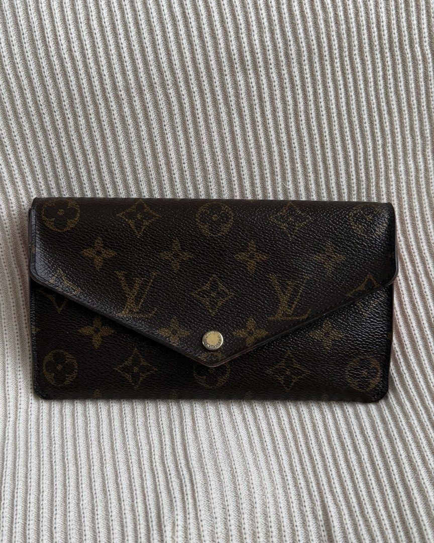 Louis Vuitton Sarah Wallet (Category: Luxury Bags & Wallets) located in Manila. Submitted by erwnbotincloset (Listing ID 1445837924, Image 2). Description: Pre-owned Louis Vuitton Sarah Wallet - with dustbag .