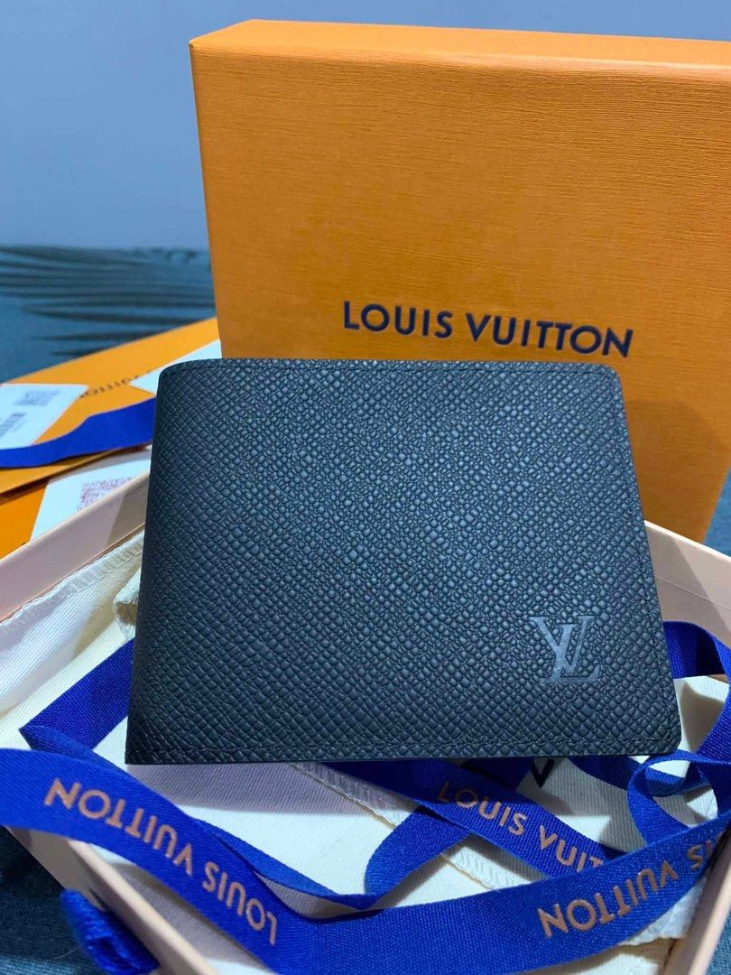 Louis Vuitton WALLET FOR MEN MICROCHIP (Category: Luxury Bags & Wallets) located in Paranaque City. Submitted by kgmgiftedph20 (Listing ID 1445950513, Image 3). Description: LV wallet for men, Microchip already 1pc each design only.
